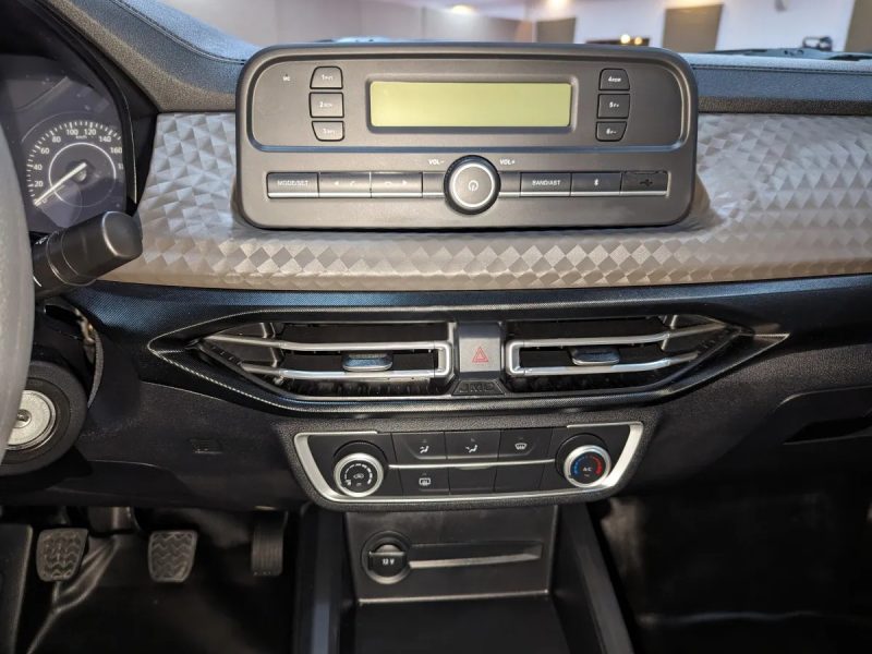 JMC VIGUS Simple cabine